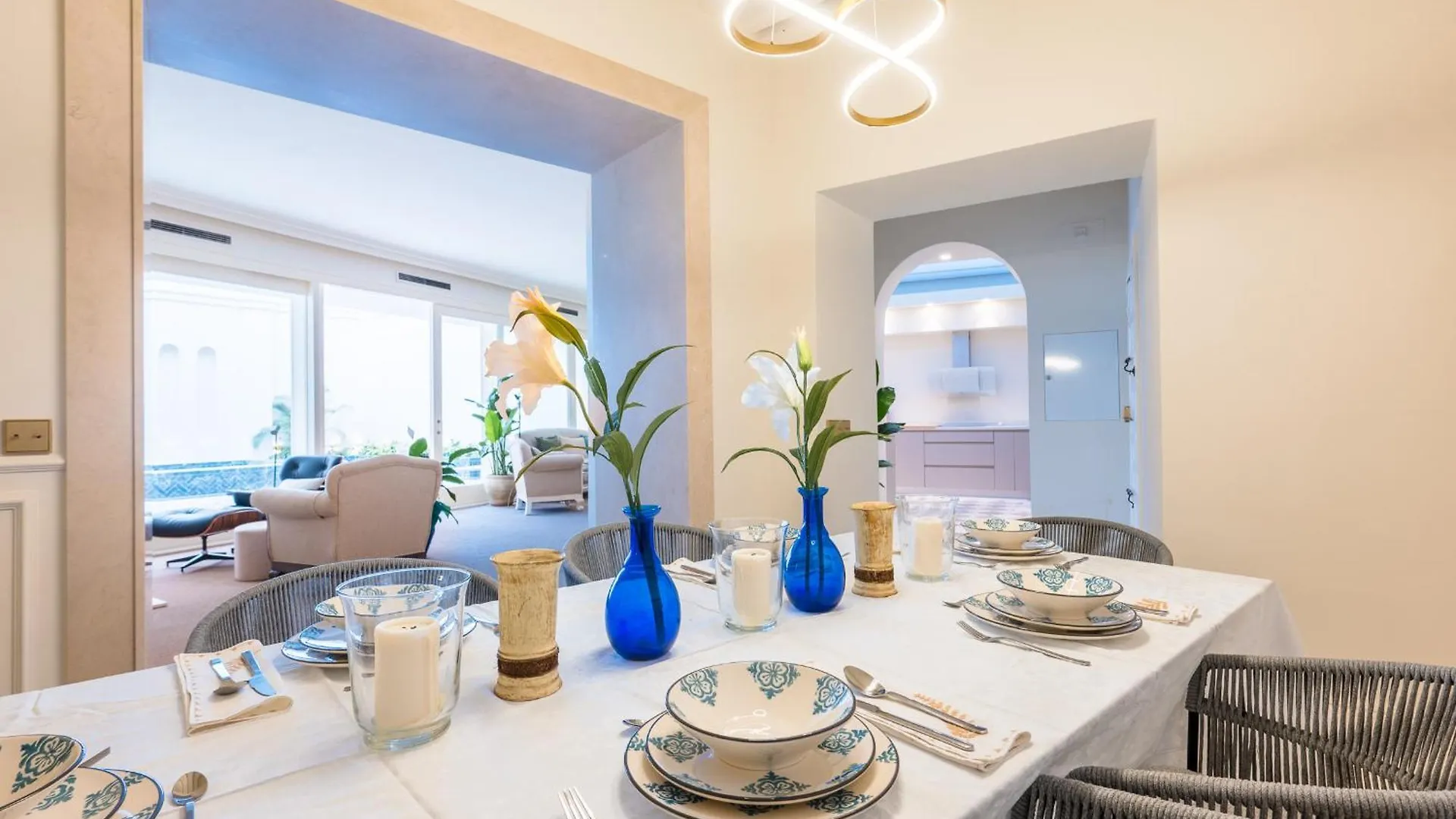 Luxurious Apartment With Andalusian Patio And Pool, Facing The Cathedral Sevilla Spanyolország